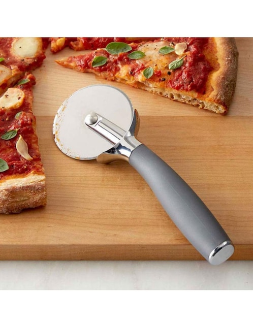 El plato + cuchillo para pizzas que es una maravilla para cortar porciones  precisas lo