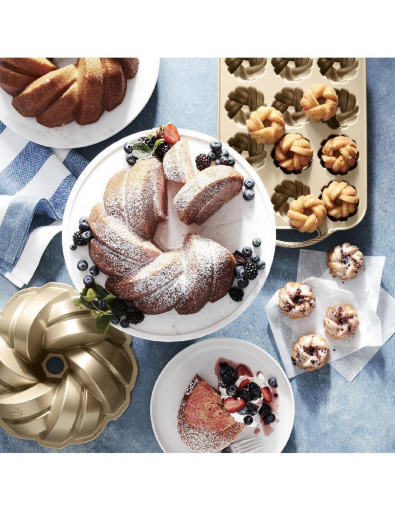 Molde Nordic Ware 75th Anniversary 7